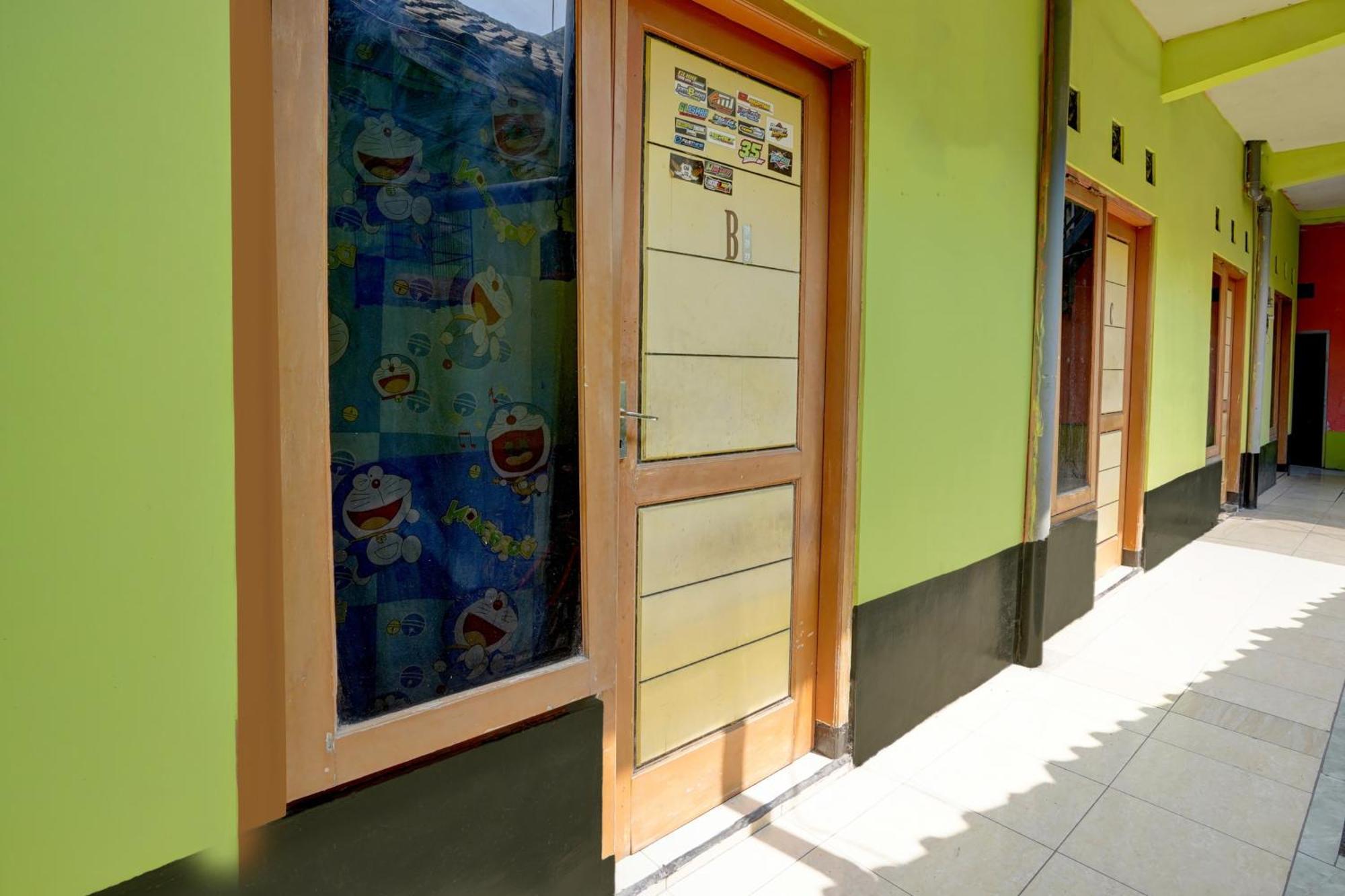 Oyo Life 92840 Wisma Morricco Jombang Extérieur photo