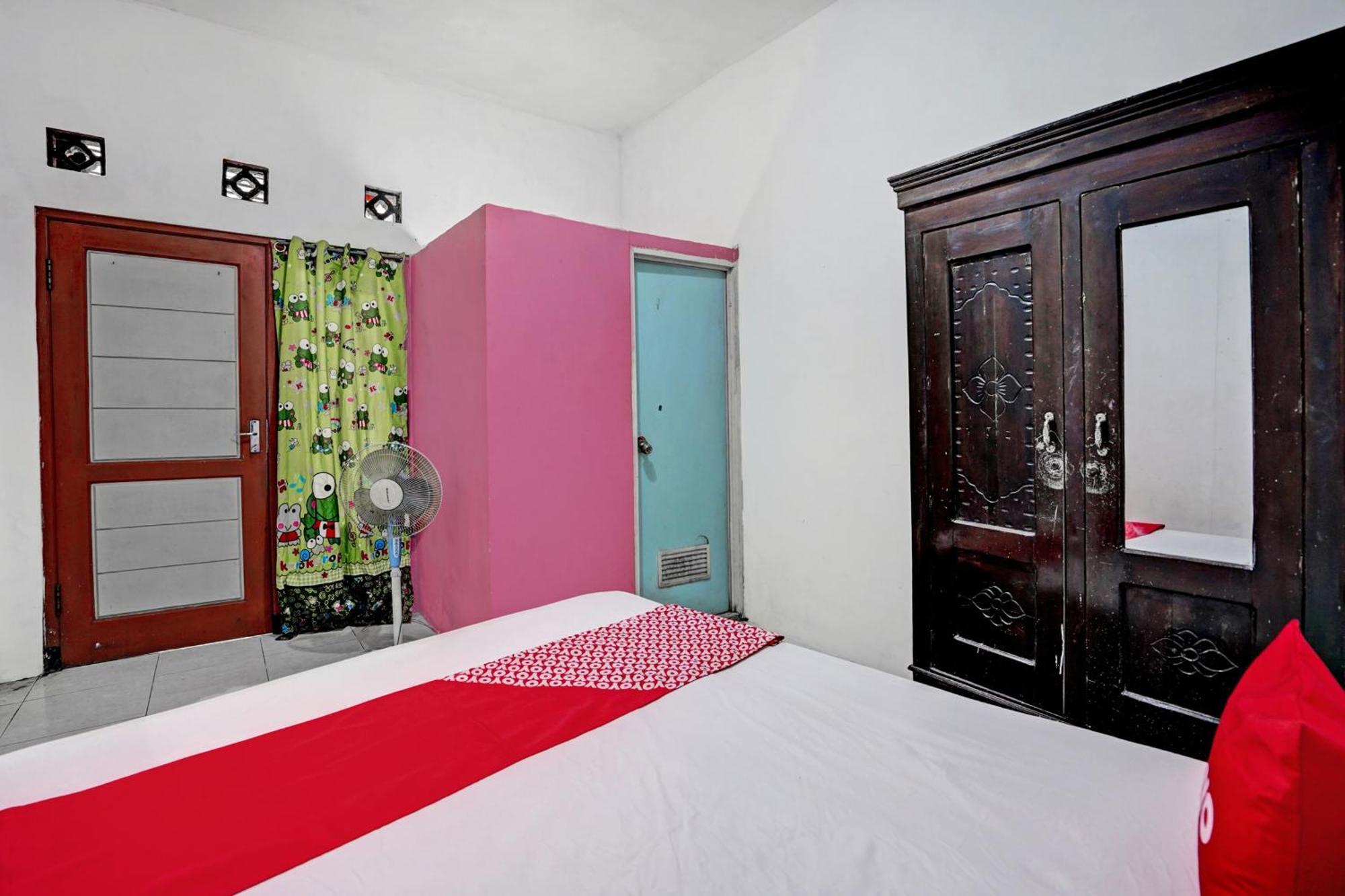 Oyo Life 92840 Wisma Morricco Jombang Extérieur photo